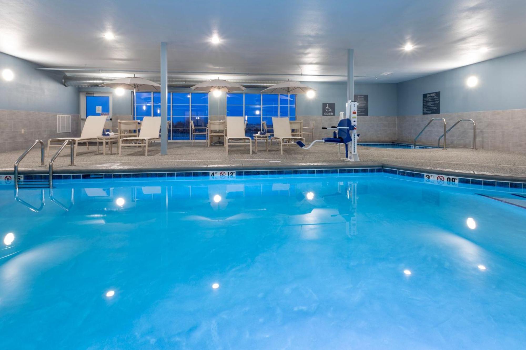 Grandstay Hotel & Suites Алгона  Екстер'єр фото
